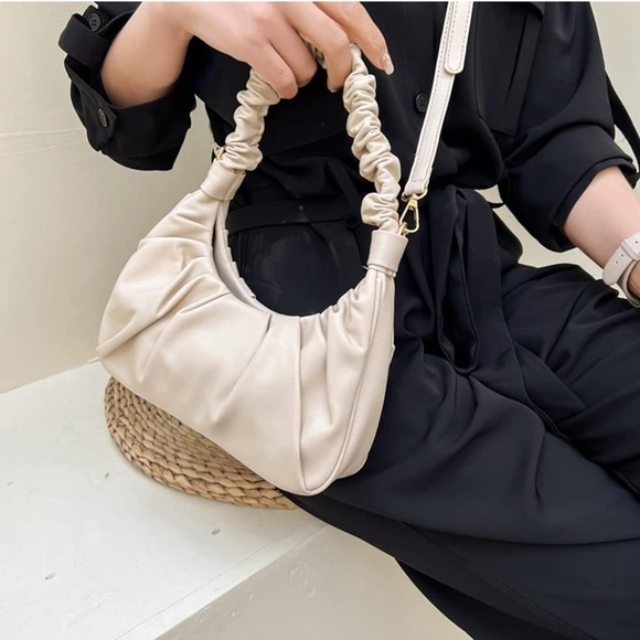 Nwt Efeimoua Ruched Shoulder Dumpling Bag - Picture 2 of 9